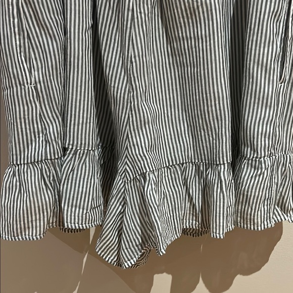 Striped Romper with Ruffle Hem (NWT) - Picture 8 of 9